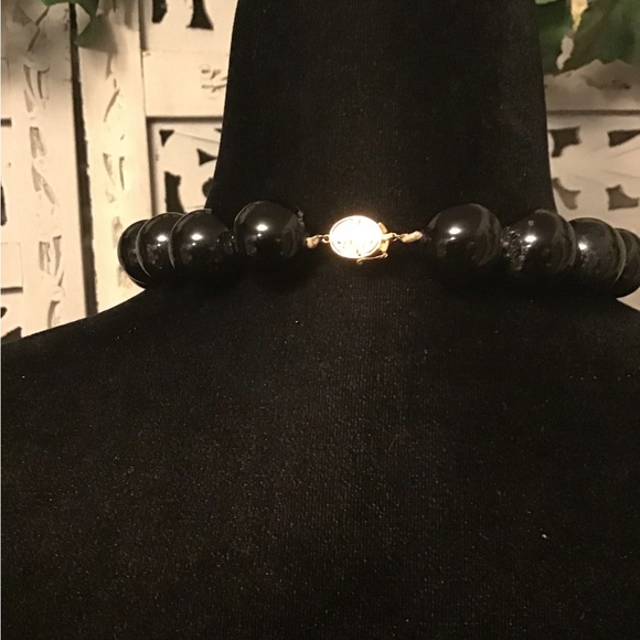 BOLD LARGE BLACK NECKLACE WITH SOLID BEADS & GLASS TYPE ACCENT BEADS - Picture 3 of 5